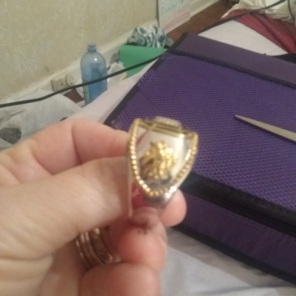 A 24 kt ring sorry size 13